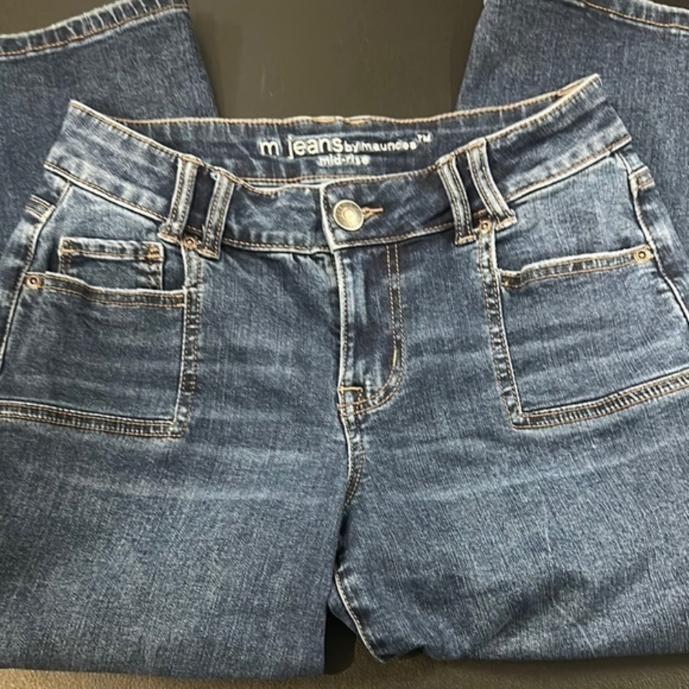 424.  Maurices women’s Blue straight leg Cropped Jeans decorative front pockets